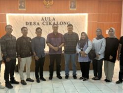 Desa Cikalong Sukses Gelar Pembagian Sertipikat Elektronik PTSL Tahap Ke-3