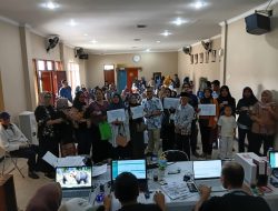 Disdukcapil Bandung Barat Jemput Bola ke Desa Kertajaya, Layani Ratusan Warga