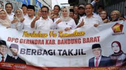 DPC Gerindra KBB Bagikan Takjil Gratis dan THR kepada Masyarakat serta Awak Media