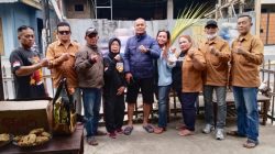 Ratusan Takjil Dibagikan LSM JEMBAR di Batujajar, KBB – Kegiatan Rutinan yang Tingkatkan Solidaritas dan Kedekatan dengan Masyarakat