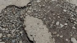 Jalan Penghubung Tiga Kecamatan di Bandung Barat Rusak Parah, Warga Desak Perbaikan Segera