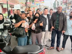 Bentuk Sosial Ramadhan 1447 H, Wartawan Online KBB Bagikan Ratusan Takjil ke Pengguna Jalan
