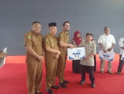 Penyerahan Insentif Secara Simbolis, Bupati Jeje Pastikan Tambahan Bantuan RT/RW Bandung Barat Cair Sebelum Idul Adha
