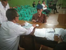 Penyaluran Bantuan Pangan di Desa Cipeundeuy: 800 KPM Terima Masing-Masing 3 Karung Beras